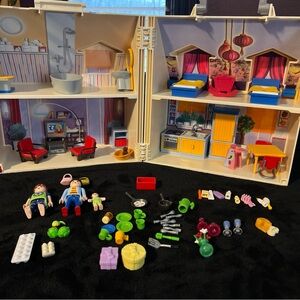 Playmobil Dollhouse 2005 Folding Take Along Play House w/People And Accessories